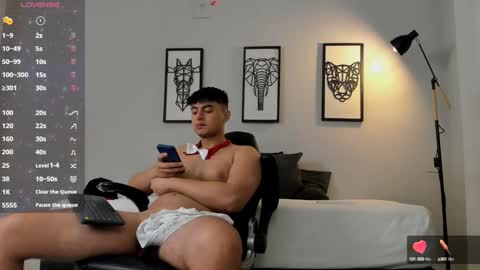 Snapshot of andrewlamar77 chatting on 02/09/25, 07:09 Andrewlamar21 online show from 02/09/25, 07:09