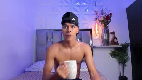 AndreWortix online show from 03/10/25, 06:49