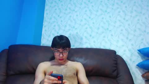 Snapshot of andreww_whitee chatting on 12/20/24, 09:28 AndreW White online show from 12/20/24, 09:28