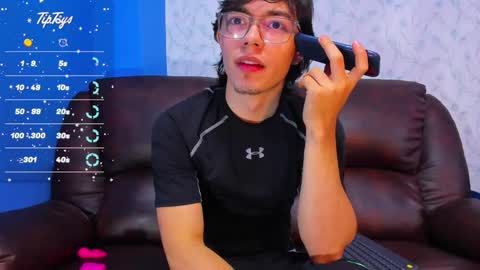 Snapshot of andreww_whitee chatting on 03/07/25, 03:39 AndreW White online show from 03/07/25, 03:39