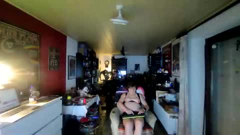 Snapshot of androgynia1 chatting on 11/12/25, 06:03 androgynia online show from 11/12/25, 06:03