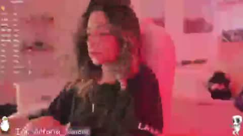 Snapshot of andromeedaa_ chatting on 03/12/25, 10:07 Victoria Senz online show from 03/12/25, 10:07