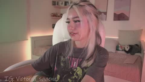 Snapshot of andromeedaa_ chatting on 09/18/25, 09:28 Victoria Senz online show from 09/18/25, 09:28