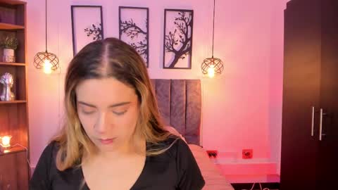 Snapshot of andy_and_emma chatting on 02/21/25, 12:39 andy_and_emma online show from 02/21/25, 12:39