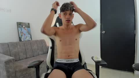 andy_bigcock01 online show from 02/08/25, 03:52