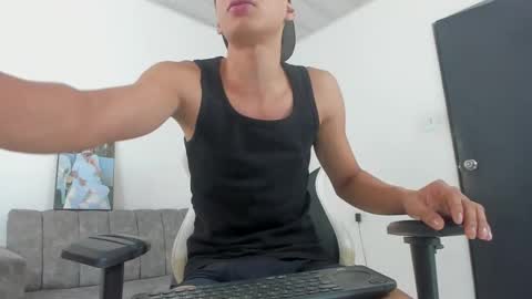 andy_bigcock01 online show from 09/21/25, 03:35