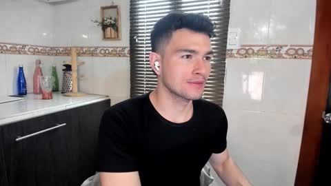 Snapshot of andy_vera chatting on 12/17/25, 01:55 Andy online show from 12/17/25, 01:55