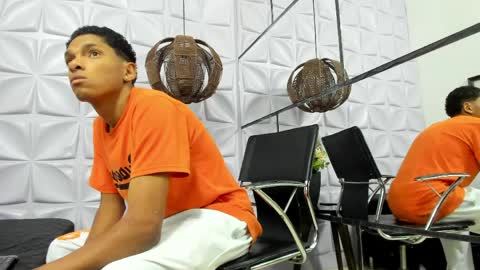 Snapshot of andysins chatting on 04/11/26, 10:52 Andy online show from 04/11/26, 10:52