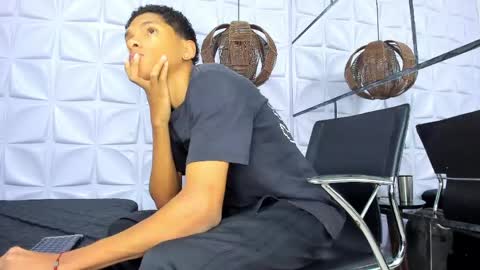 Snapshot of andysins chatting on 04/15/26, 10:44 Andy online show from 04/15/26, 10:44