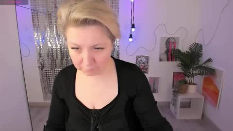 aneli_mira online show from 04/17/26, 06:05