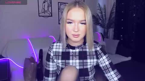 Snapshot of anfisalorns chatting on 10/30/25, 01:01 Anfisa online show from 10/30/25, 01:01