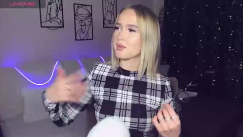 Snapshot of anfisalorns chatting on 11/12/25, 04:07 Anfisa online show from 11/12/25, 04:07