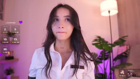 Snapshot of angeeel_ chatting on 09/18/25, 02:57 Angel online show from 09/18/25, 02:57