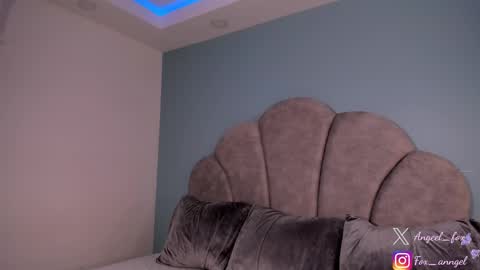 Angel  online show from 09/11/25, 04:45