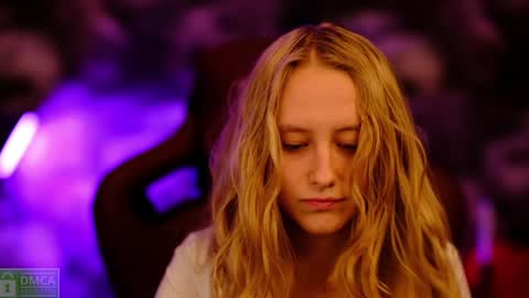 Snapshot of angeellina chatting on 01/01/25, 07:53 angeellina online show from 01/01/25, 07:53