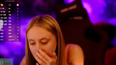 Snapshot of angeellina chatting on 01/05/25, 10:29 angeellina online show from 01/05/25, 10:29