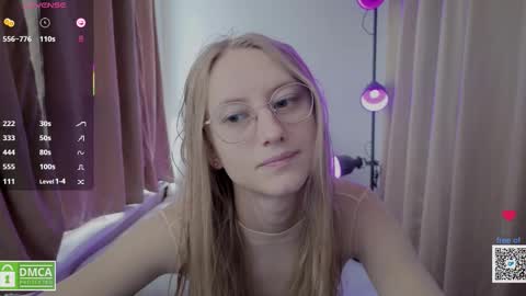 Snapshot of angeellina chatting on 10/17/25, 09:23 angeellina online show from 10/17/25, 09:23