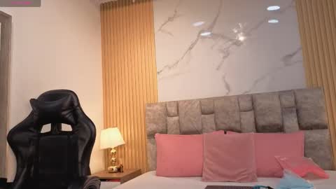 Snapshot of angel__kiss chatting on 04/29/26, 11:36 angel__kiss online show from 04/29/26, 11:36