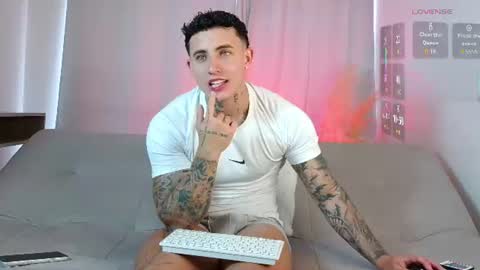 Snapshot of angel_boy01 chatting on 06/27/26, 05:40 angel_boy01 online show from 06/27/26, 05:40