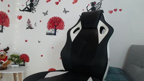 Snapshot of angel_curl chatting on 02/18/25, 01:55 Angel Curl online show from 02/18/25, 01:55