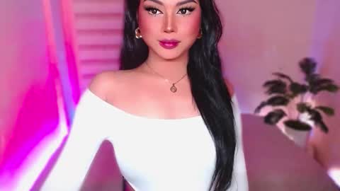 Snapshot of angel_eloaxx chatting on 05/23/26, 02:39 Angel online show from 05/23/26, 02:39