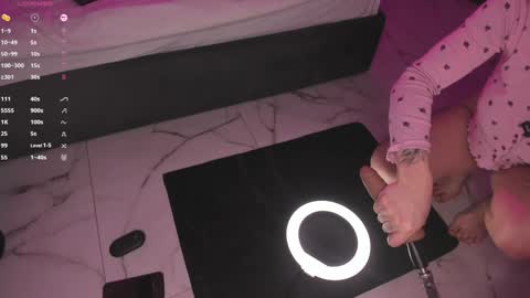 Snapshot of angel_face_devil_mind chatting on 12/19/25, 11:23 Viktoria online show from 12/19/25, 11:23