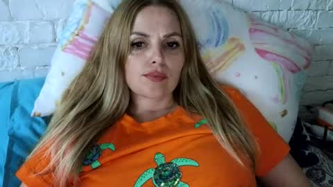 Snapshot of angel_girllovemy chatting on 07/16/26, 11:27 ANGEL online show from 07/16/26, 11:27