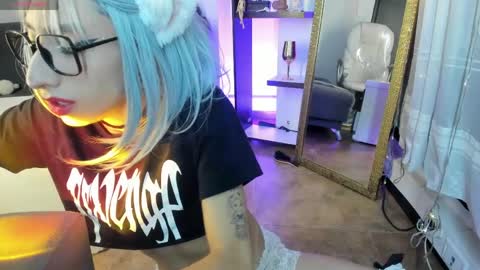 Angel online show from 04/01/26, 04:57