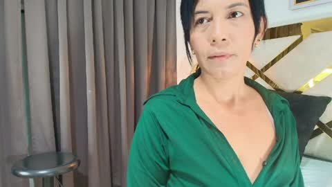 Nicolle  online show from 04/16/26, 11:22