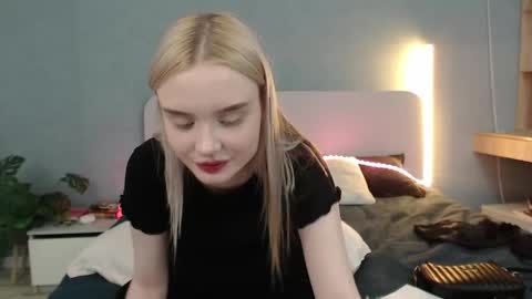 Snapshot of angel_share chatting on 05/06/26, 12:32 Angela online show from 05/06/26, 12:32