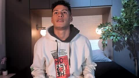 Snapshot of angel_silva_ chatting on 04/13/26, 11:48 Angel online show from 04/13/26, 11:48