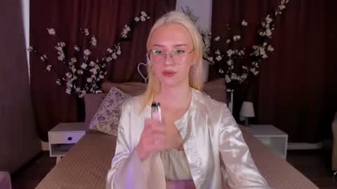 Snapshot of angel_tessa chatting on 06/15/26, 05:42 Angelica online show from 06/15/26, 05:42