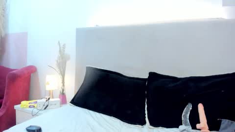 angel_velvet_ online show from 12/14/25, 07:07