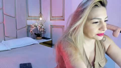 Snapshot of angel_vibes_ chatting on 01/06/26, 06:22 Angel online show from 01/06/26, 06:22