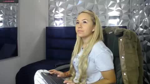 Angel online show from 12/18/25, 12:11
