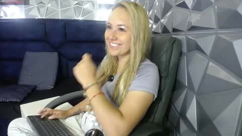 Angel online show from 06/01/26, 11:34
