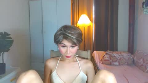 angela online show from 10/10/25, 12:20