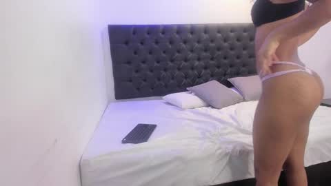 angela_rendon online show from 04/27/26, 12:03
