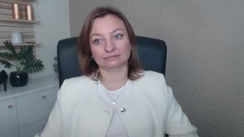 Angela online show from 11/05/25, 06:46