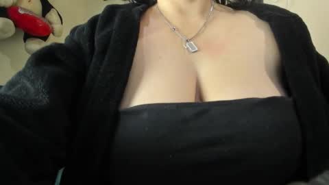 Angela online show from 11/03/25, 01:40