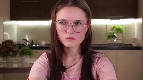 Snapshot of angelabalay chatting on 09/10/25, 11:10 Mary online show from 09/10/25, 11:10