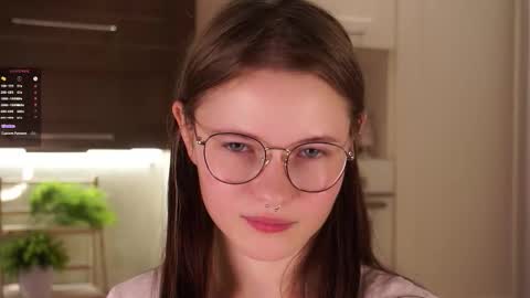 Snapshot of angelabalay chatting on 09/12/25, 11:10 Mary online show from 09/12/25, 11:10