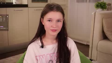 Snapshot of angelabalay chatting on 09/14/25, 11:09 Mary online show from 09/14/25, 11:09