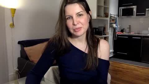 Angela online show from 01/11/25, 10:51