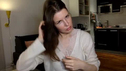 Angela online show from 11/05/25, 04:40