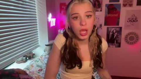 Snapshot of angelalex29 chatting on 02/01/26, 01:20 Alex online show from 02/01/26, 01:20