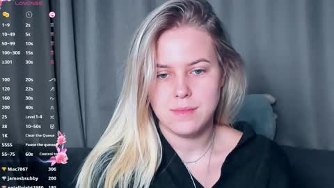 Snapshot of angelanty chatting on 11/17/25, 01:06 Darsi Anty online show from 11/17/25, 01:06