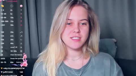 Snapshot of angelanty chatting on 11/22/25, 01:21 Darsi Anty online show from 11/22/25, 01:21