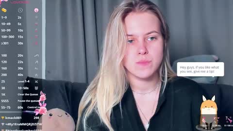 Snapshot of angelanty chatting on 11/23/25, 01:00 Darsi Anty online show from 11/23/25, 01:00