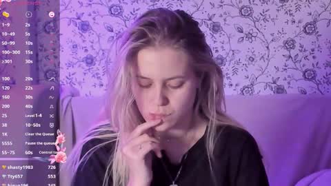 Snapshot of angelanty chatting on 12/21/25, 02:46 Darsi Anty online show from 12/21/25, 02:46